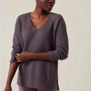 Athleta Medium Hanover Refined V Neck Sweater Dusk Violet Purple Merino Wool